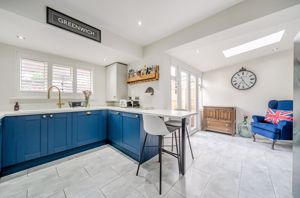 Kitchen Diner angle 1- click for photo gallery